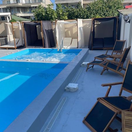Family Hotel Malibu Chernomorets Esterno foto