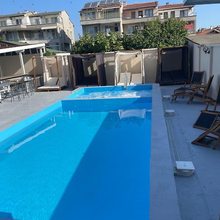 Family Hotel Malibu Chernomorets Esterno foto