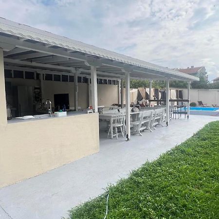 Family Hotel Malibu Chernomorets Esterno foto