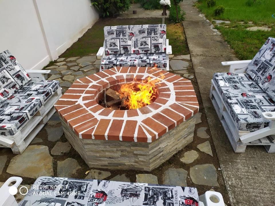 Family Hotel Malibu Chernomorets Esterno foto
