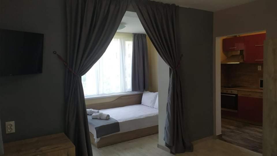 Family Hotel Malibu Chernomorets Esterno foto