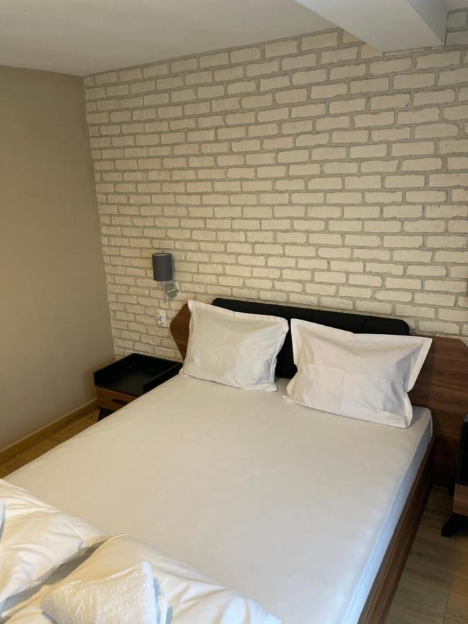 Family Hotel Malibu Chernomorets Esterno foto