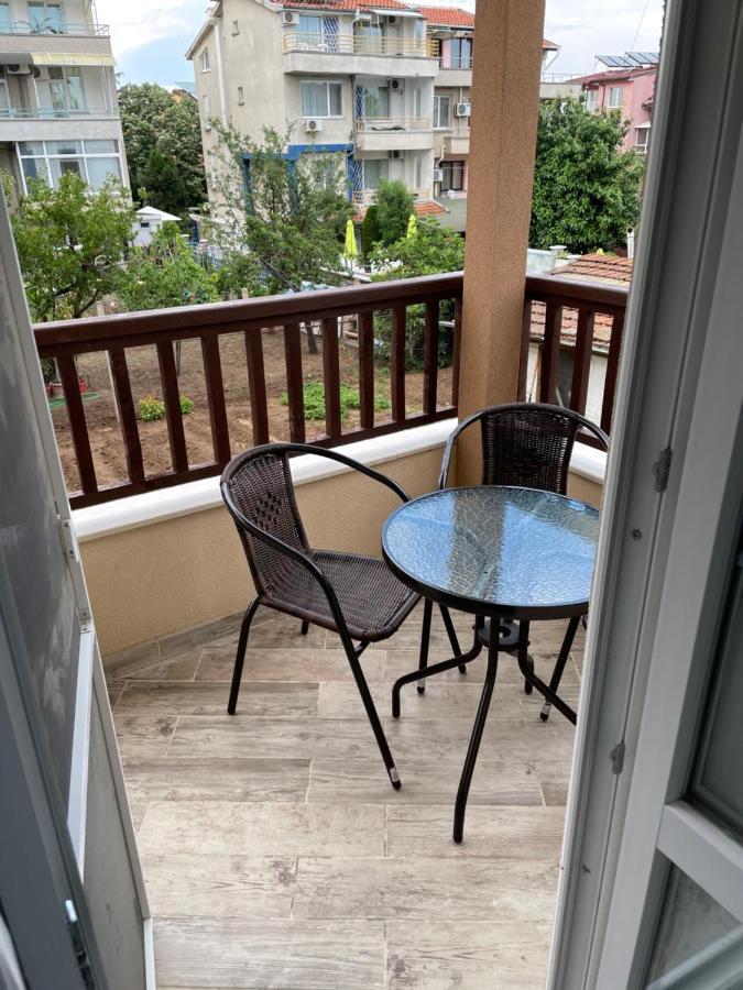 Family Hotel Malibu Chernomorets Esterno foto