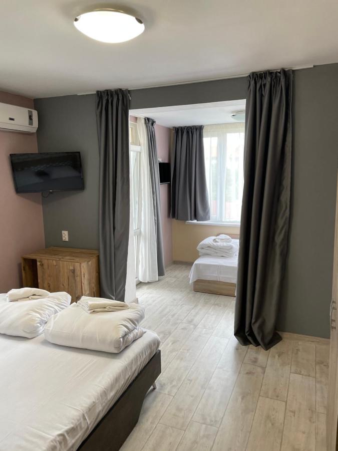 Family Hotel Malibu Chernomorets Esterno foto