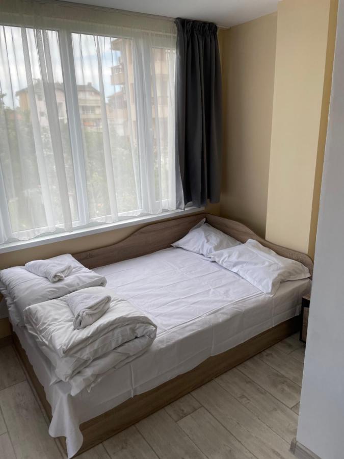 Family Hotel Malibu Chernomorets Esterno foto