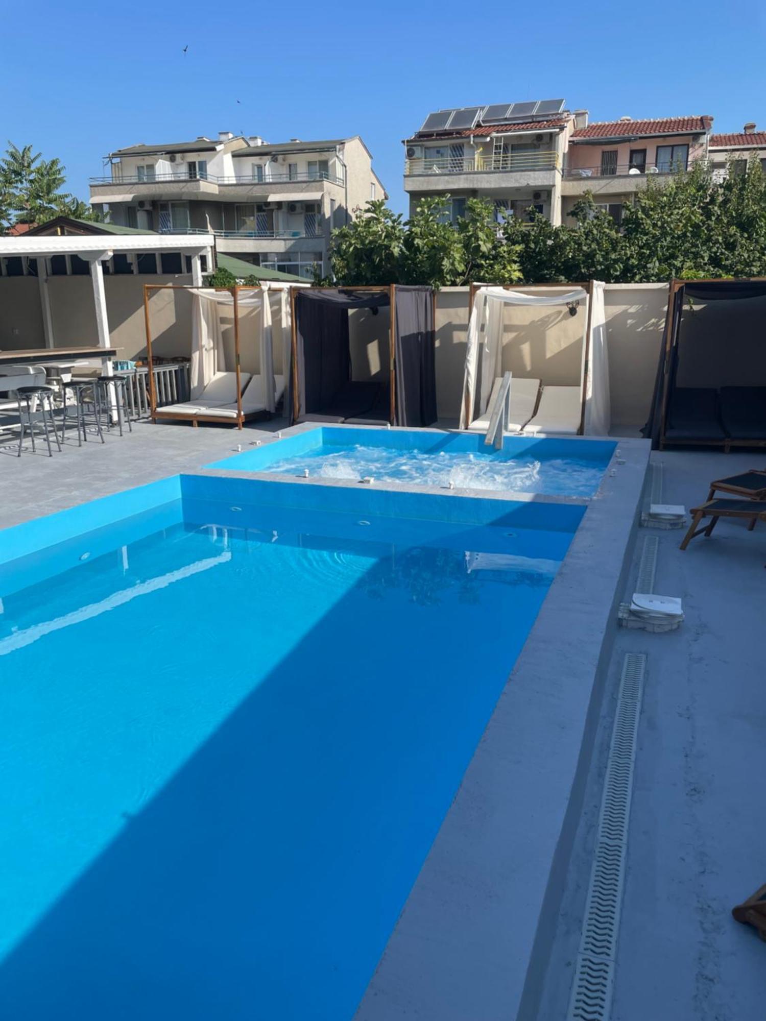 Family Hotel Malibu Chernomorets Esterno foto
