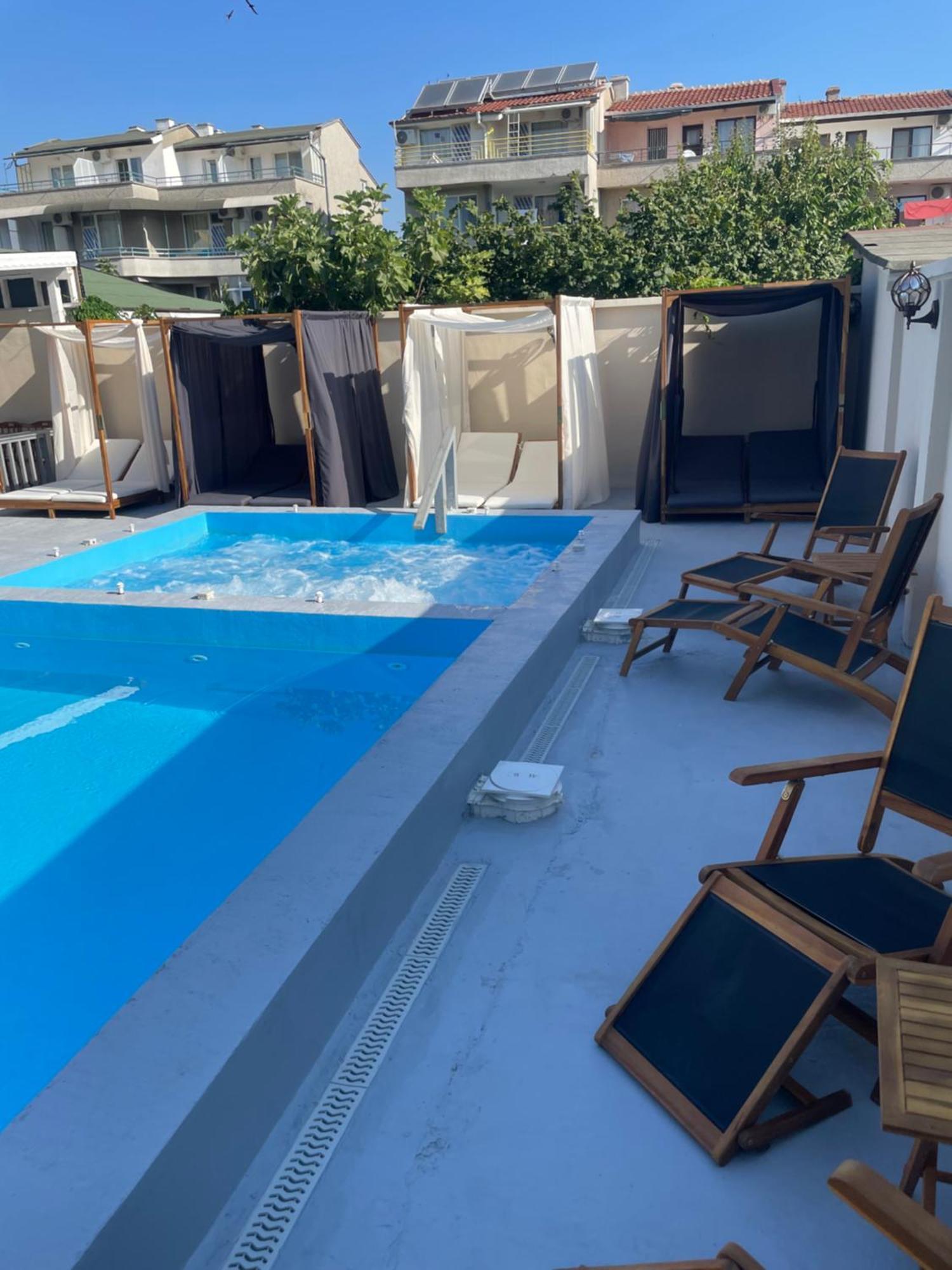 Family Hotel Malibu Chernomorets Esterno foto
