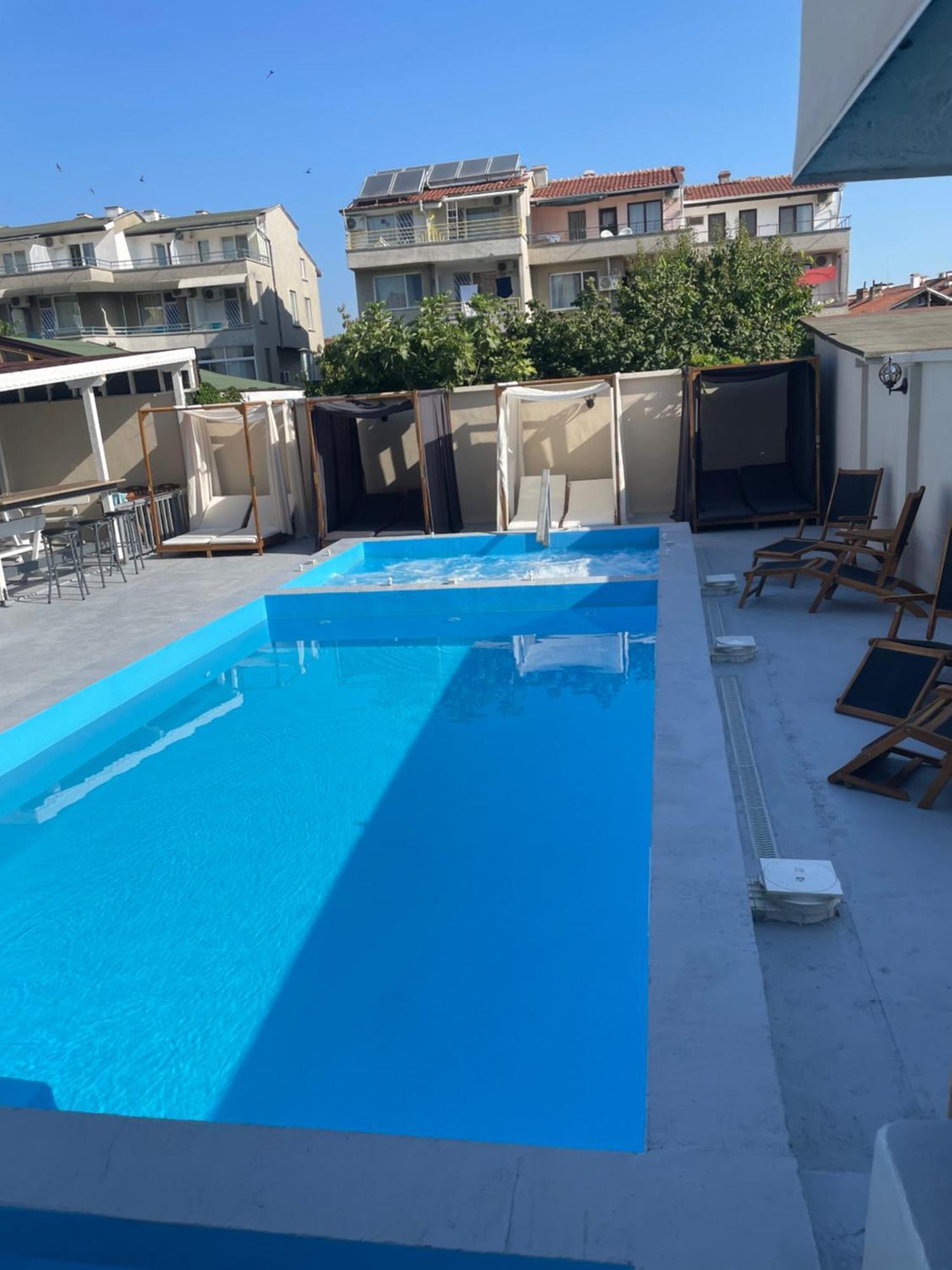 Family Hotel Malibu Chernomorets Esterno foto