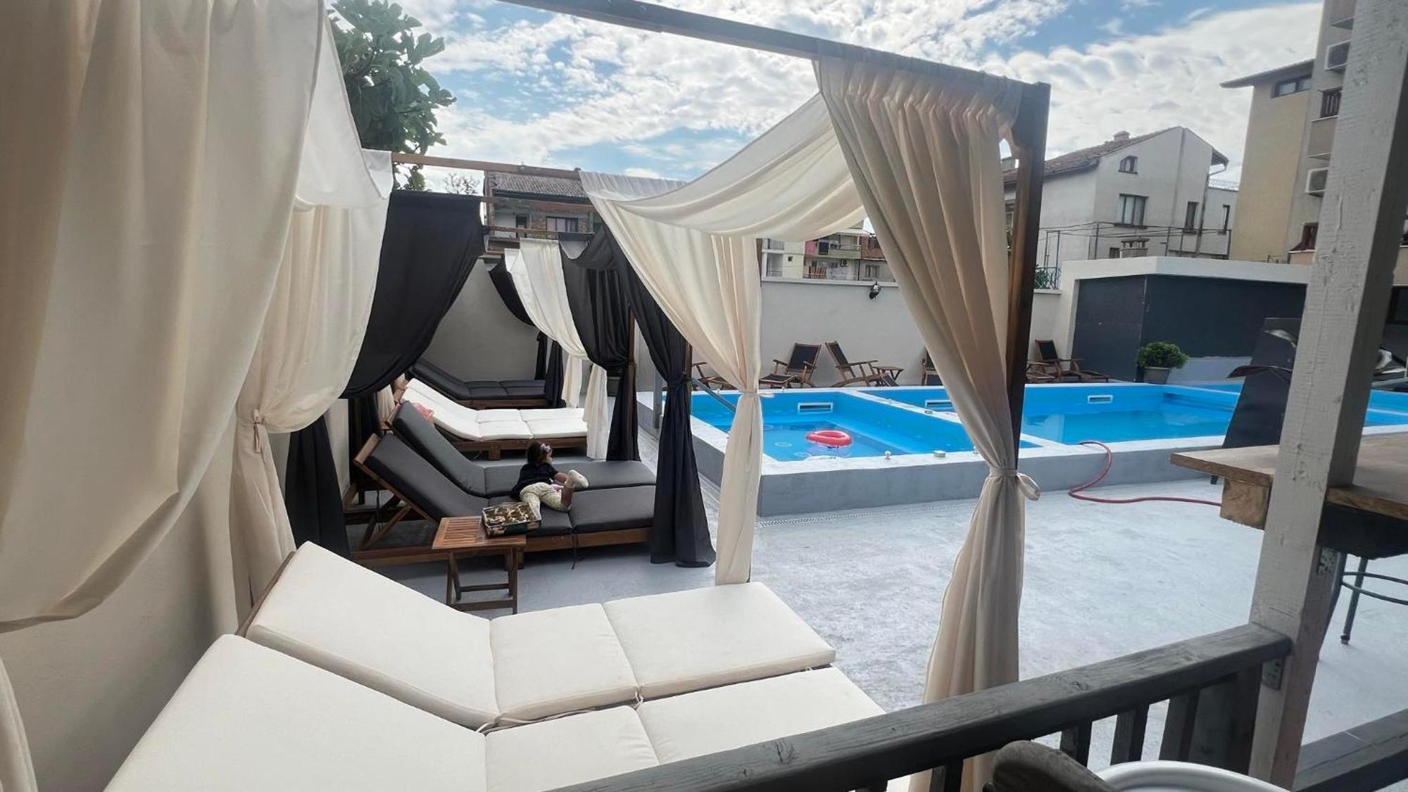 Family Hotel Malibu Chernomorets Esterno foto