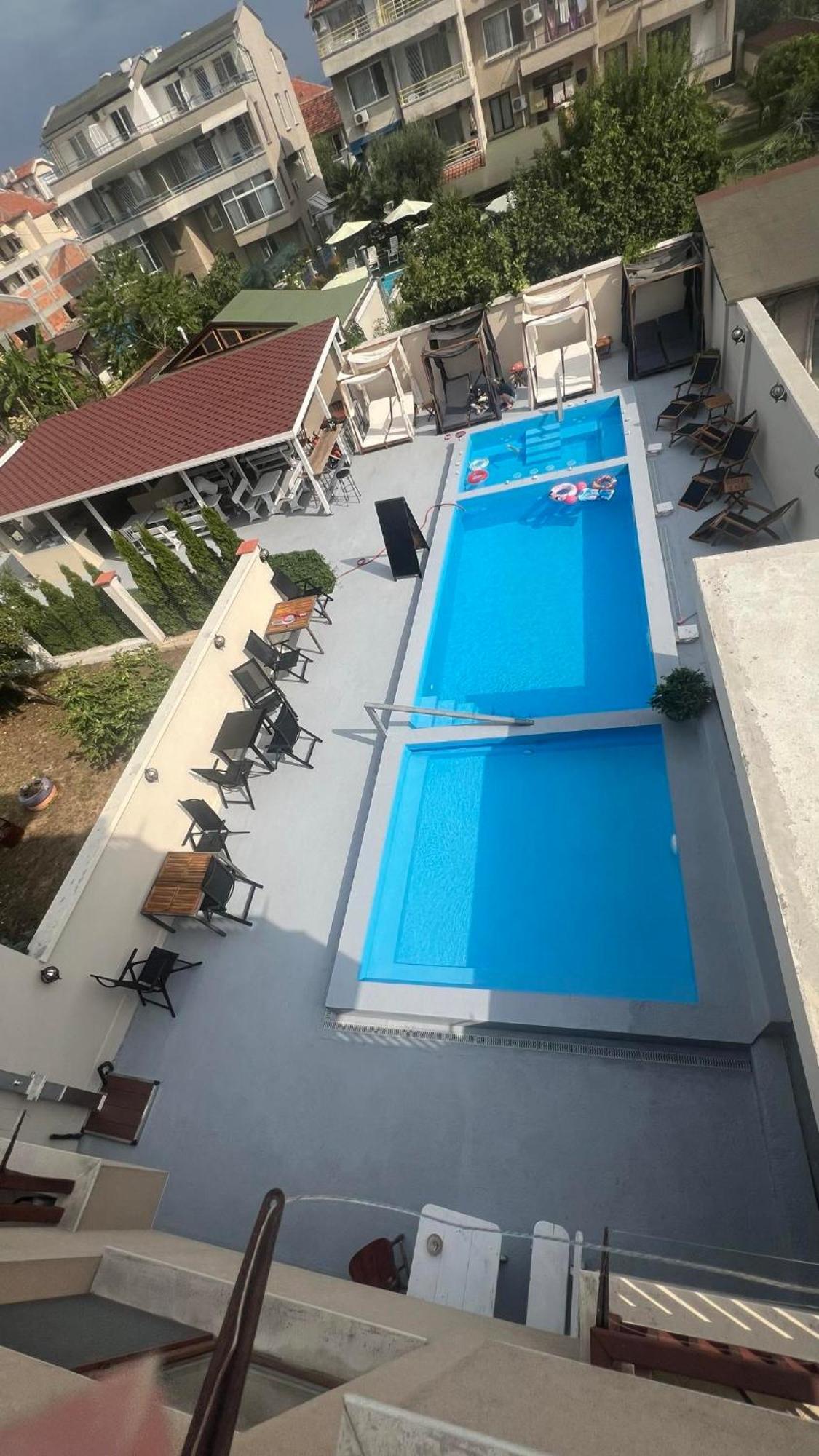 Family Hotel Malibu Chernomorets Esterno foto