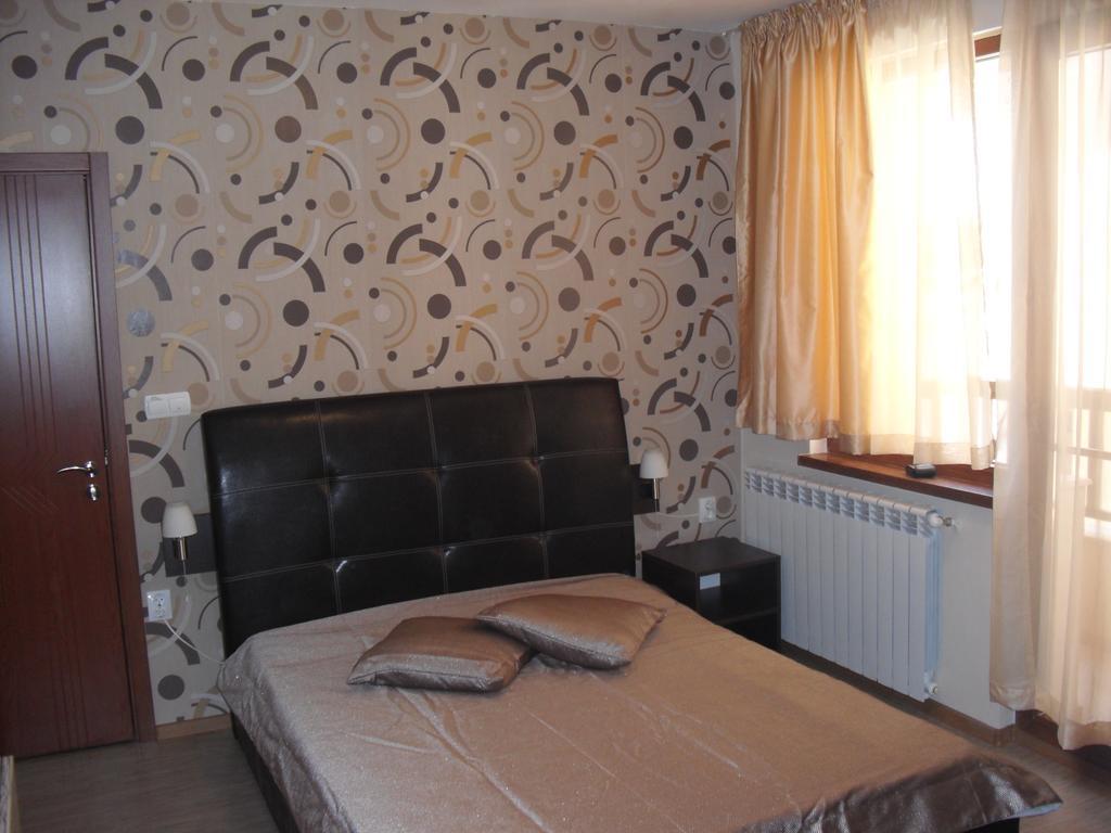 Family Hotel Malibu Chernomorets Esterno foto