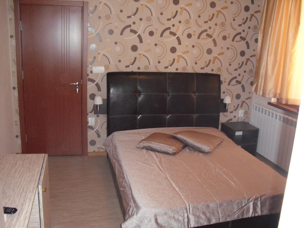 Family Hotel Malibu Chernomorets Esterno foto