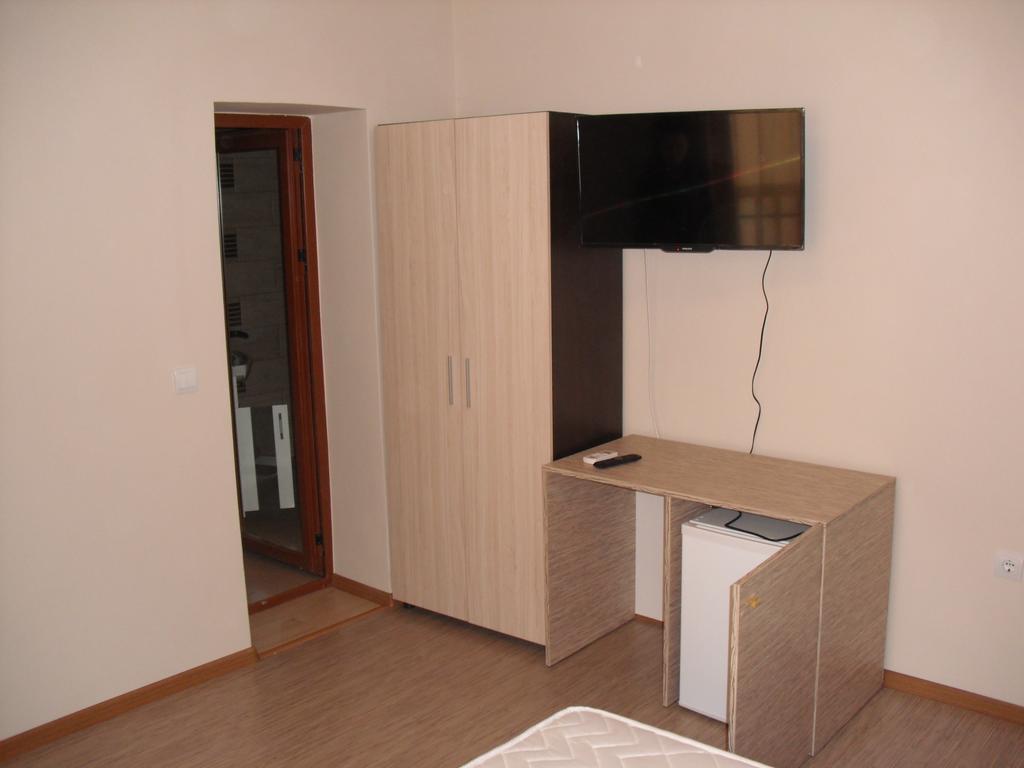 Family Hotel Malibu Chernomorets Esterno foto