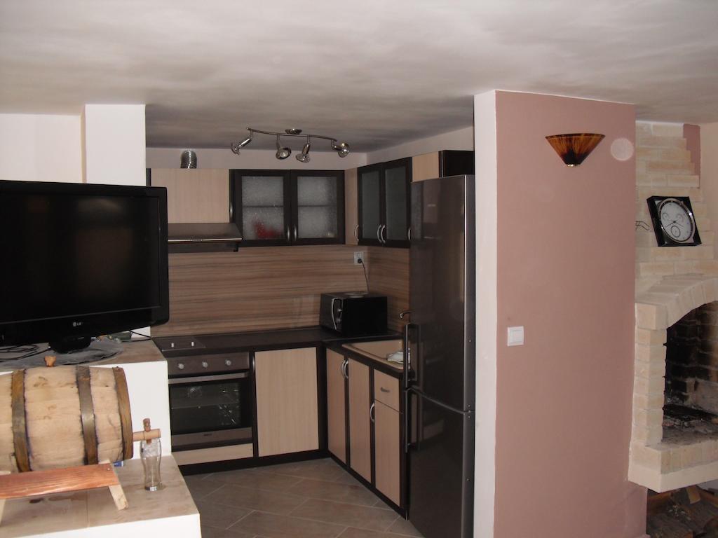 Family Hotel Malibu Chernomorets Esterno foto