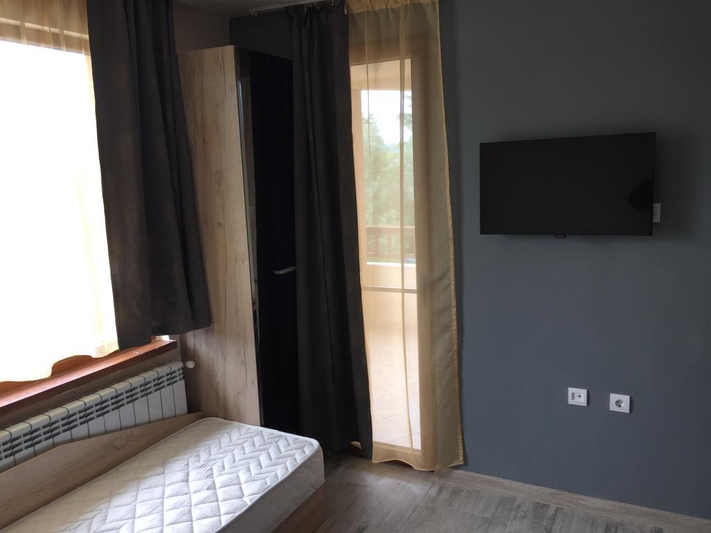 Family Hotel Malibu Chernomorets Esterno foto