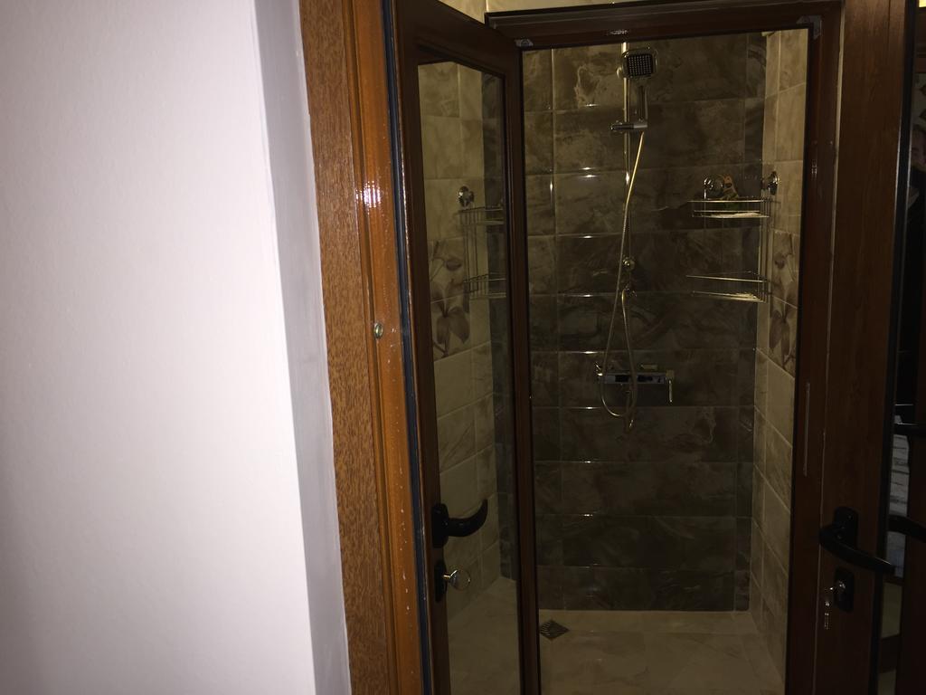 Family Hotel Malibu Chernomorets Esterno foto