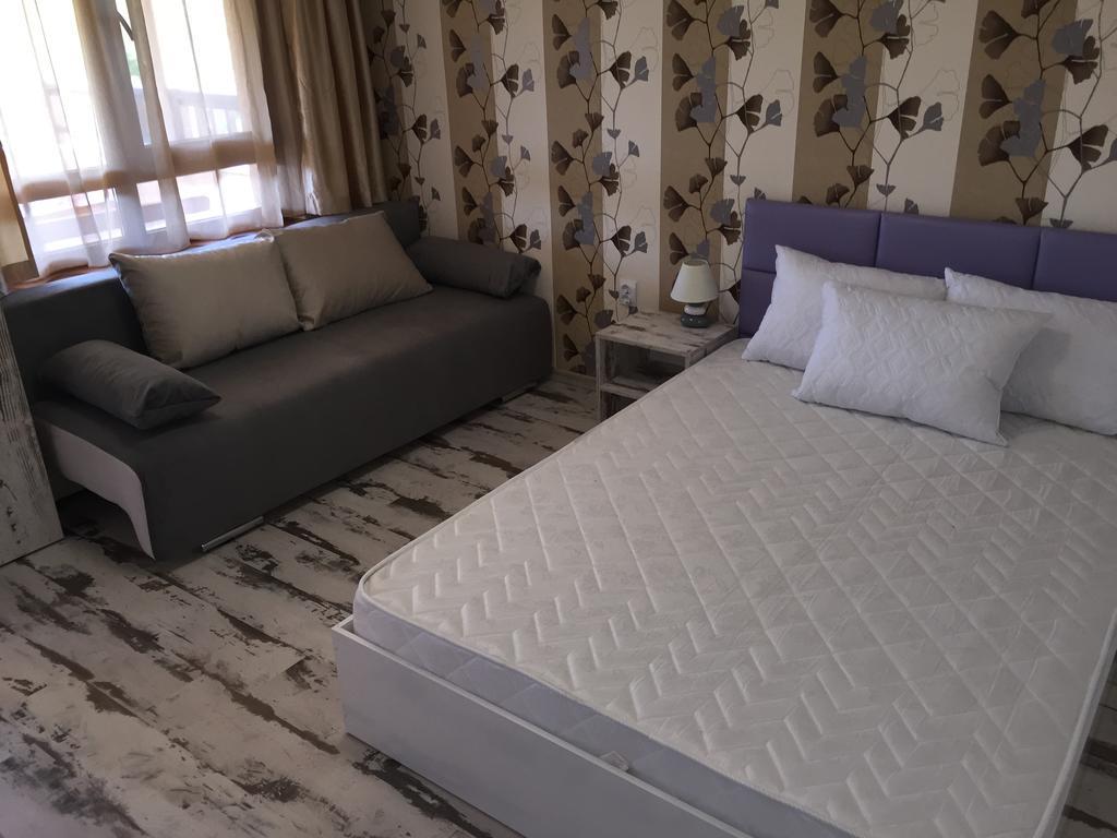 Family Hotel Malibu Chernomorets Esterno foto