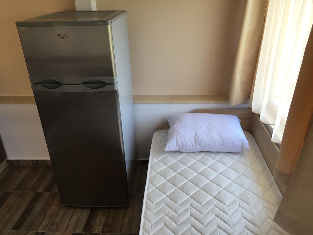 Family Hotel Malibu Chernomorets Esterno foto