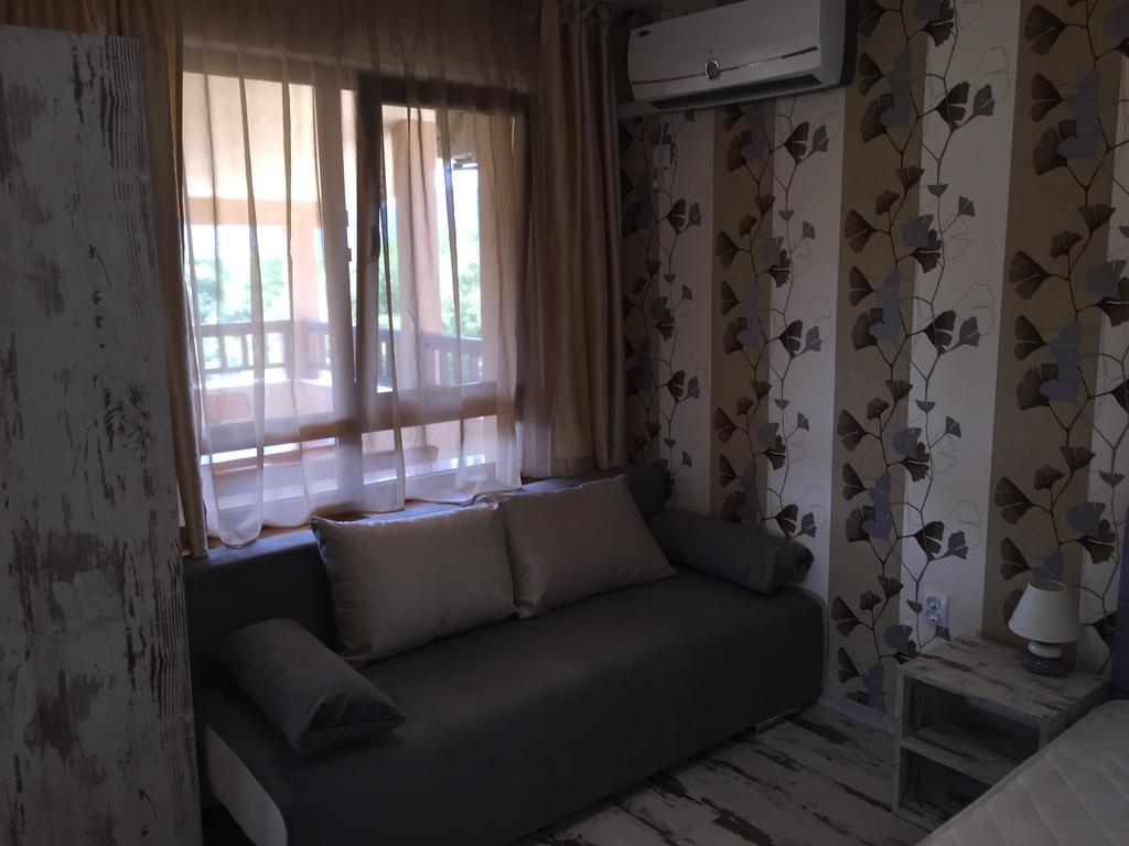 Family Hotel Malibu Chernomorets Esterno foto