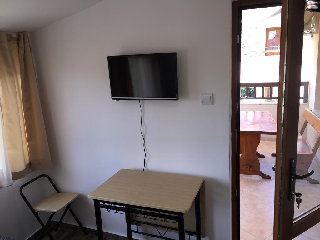 Family Hotel Malibu Chernomorets Esterno foto