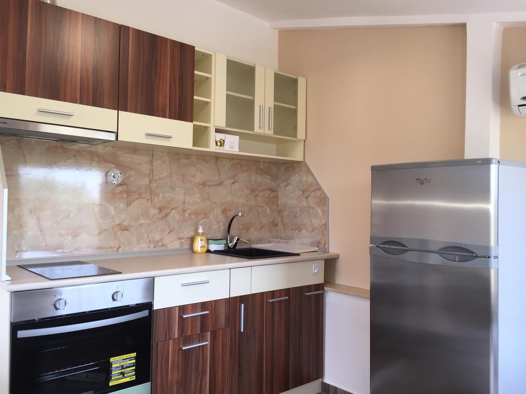 Family Hotel Malibu Chernomorets Esterno foto
