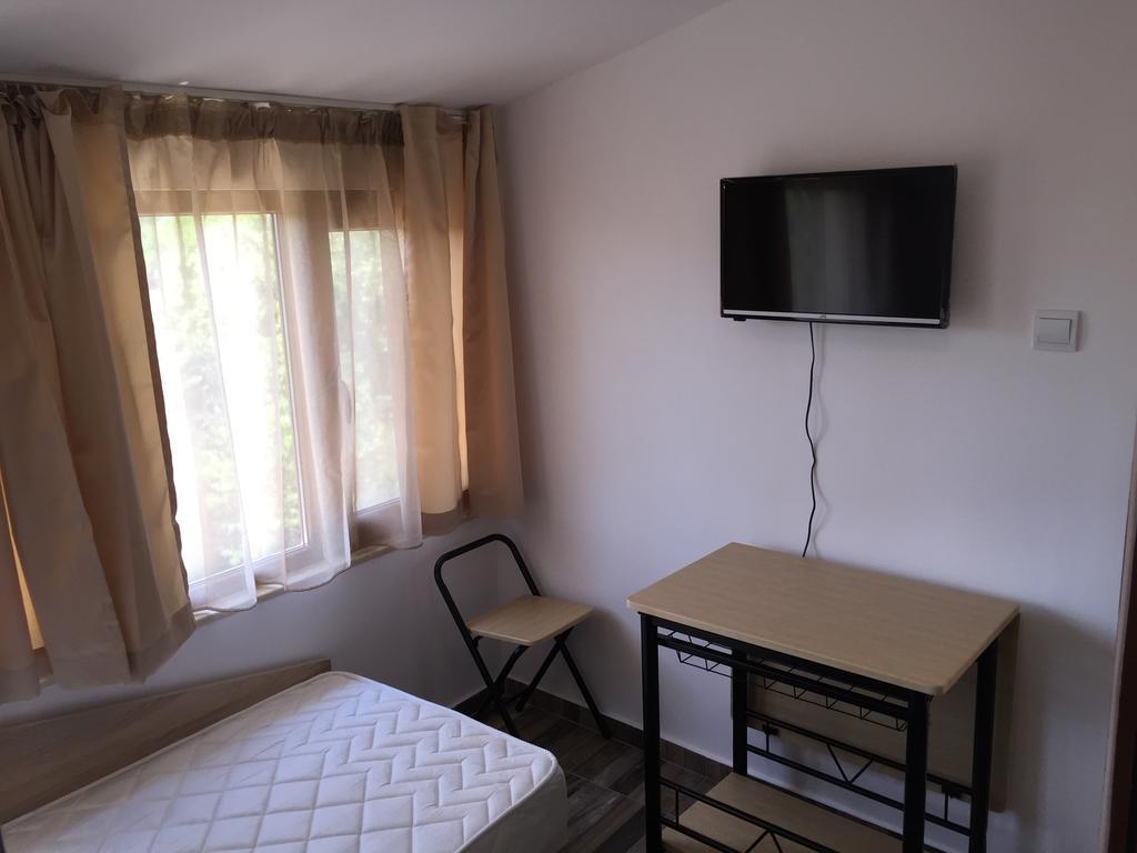 Family Hotel Malibu Chernomorets Esterno foto