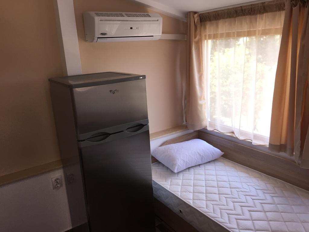 Family Hotel Malibu Chernomorets Esterno foto